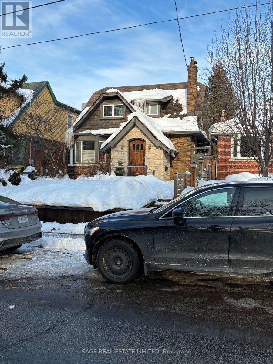 19 BEECHWOOD DRIVE, Toronto, Ontario