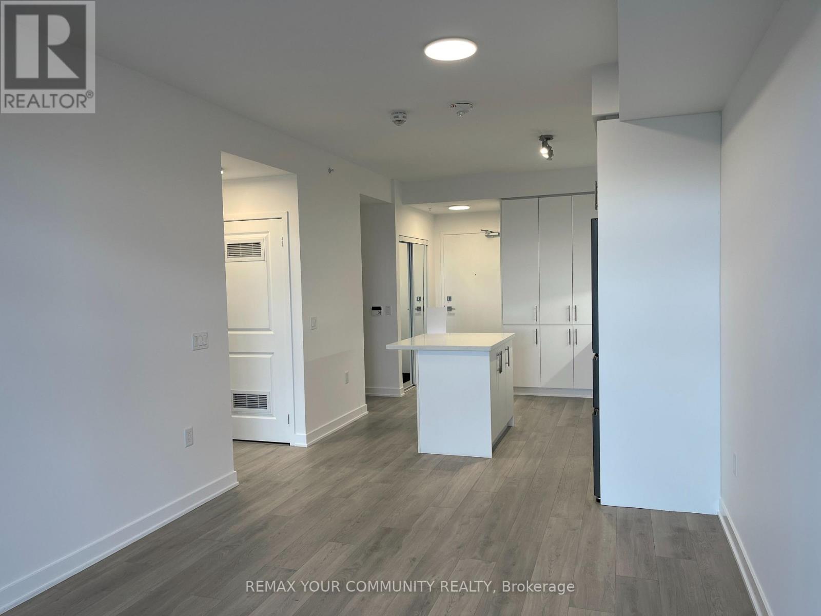 306 - 75 Oneida Crescent, Richmond Hill, Ontario  L4B 0H3 - Photo 2 - N12786702