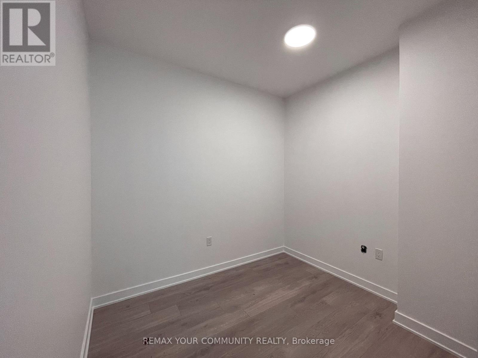 306 - 75 Oneida Crescent, Richmond Hill, Ontario  L4B 0H3 - Photo 5 - N12786702