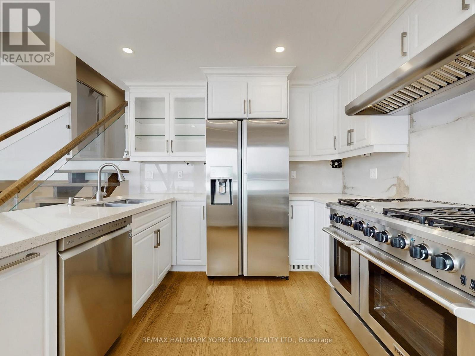 21 Willowbank Avenue, Richmond Hill, Ontario  L4E 3B4 - Photo 11 - N12786862