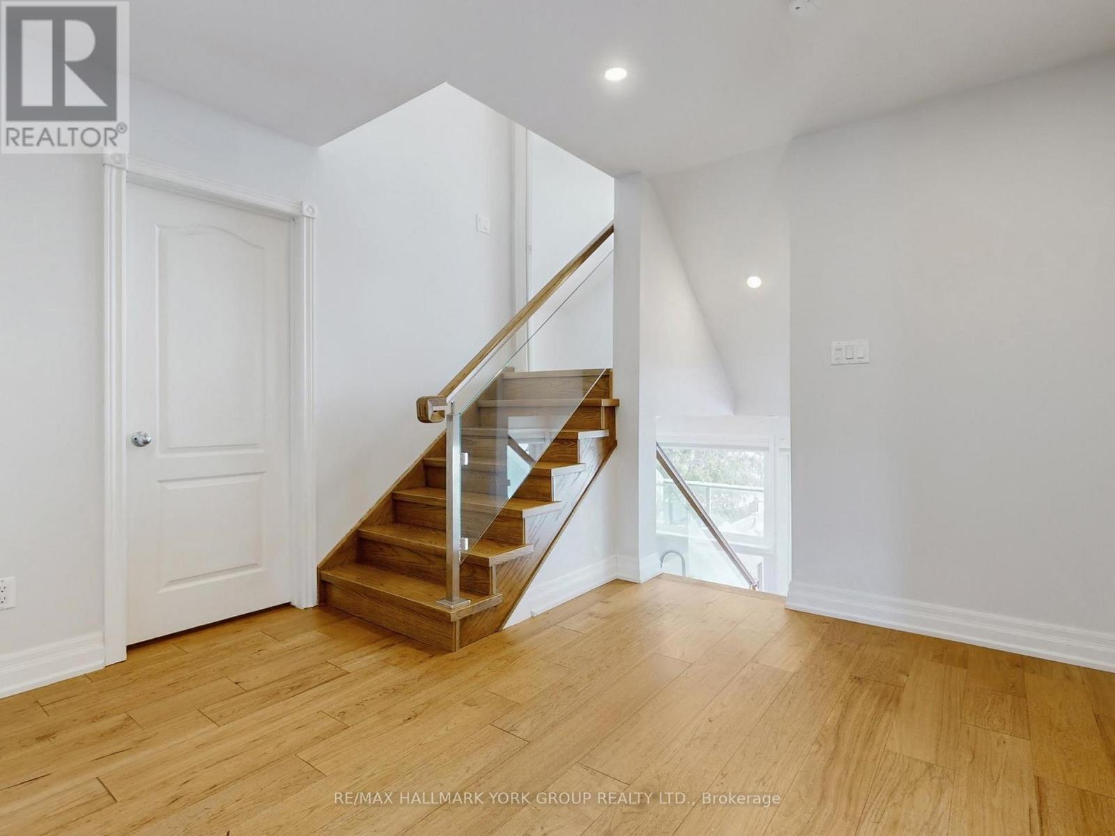 21 Willowbank Avenue, Richmond Hill, Ontario  L4E 3B4 - Photo 14 - N12786862