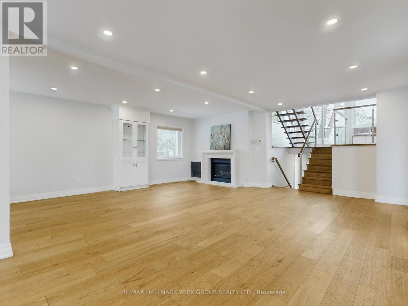 21 Willowbank Avenue, Richmond Hill, Ontario  L4E 3B4 - Photo 3 - N12786862