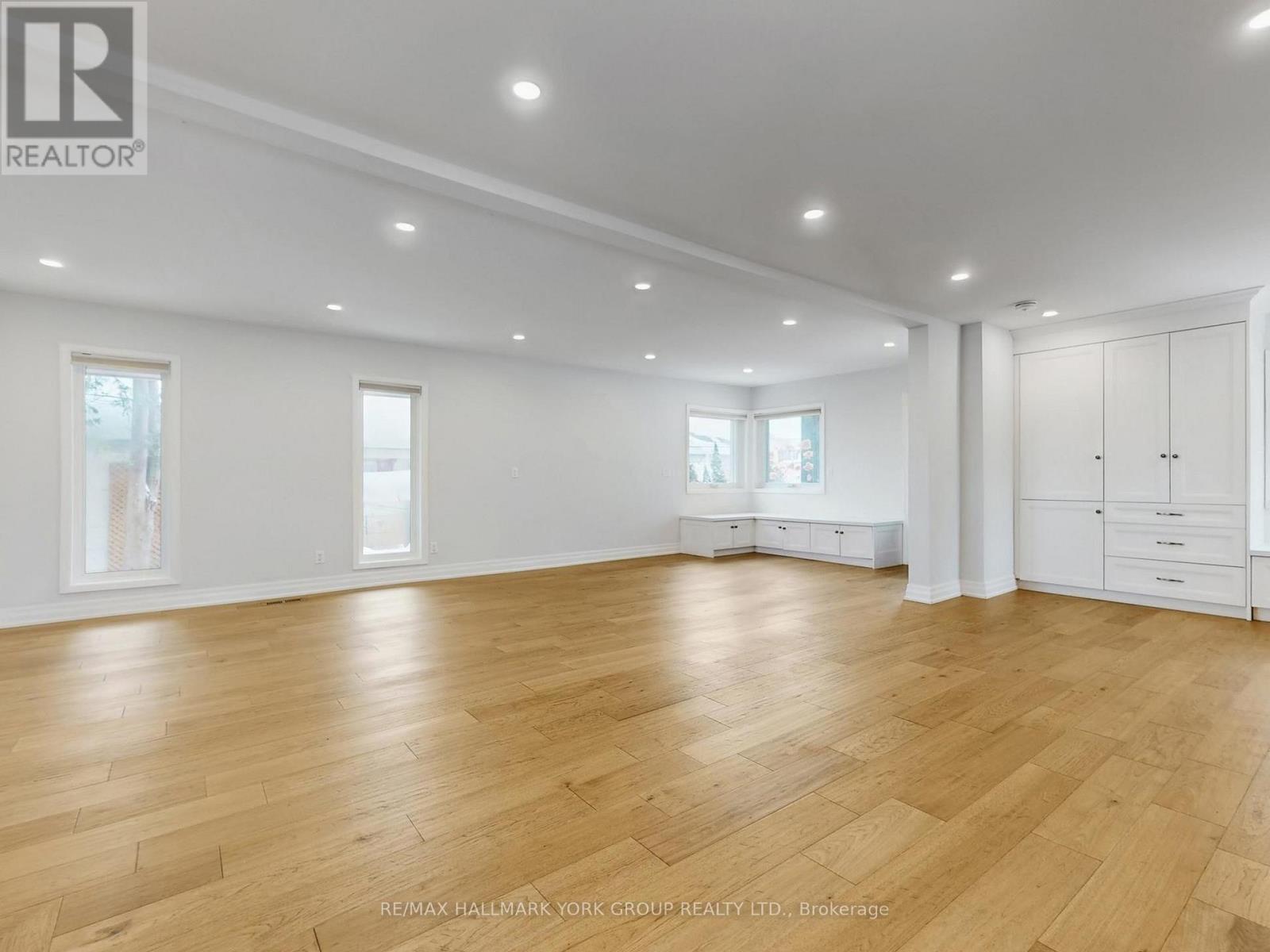 21 Willowbank Avenue, Richmond Hill, Ontario  L4E 3B4 - Photo 6 - N12786862