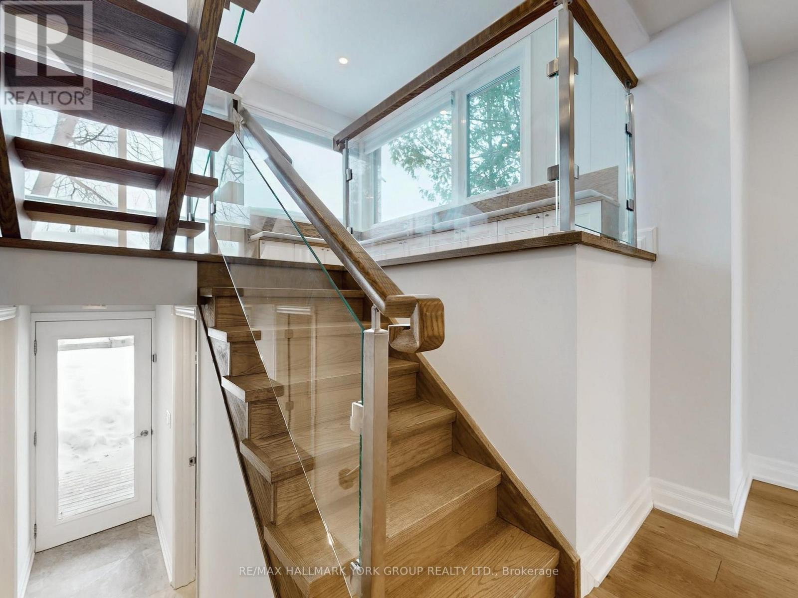 21 Willowbank Avenue, Richmond Hill, Ontario  L4E 3B4 - Photo 8 - N12786862