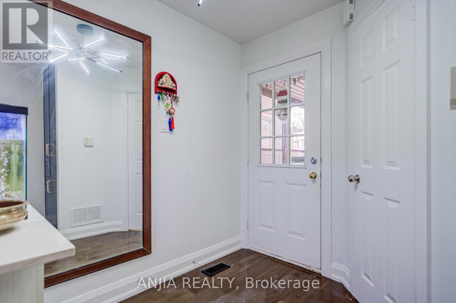 17 Kenborough Court, Markham, Ontario  L3S 3P3 - Photo 8 - N12786866