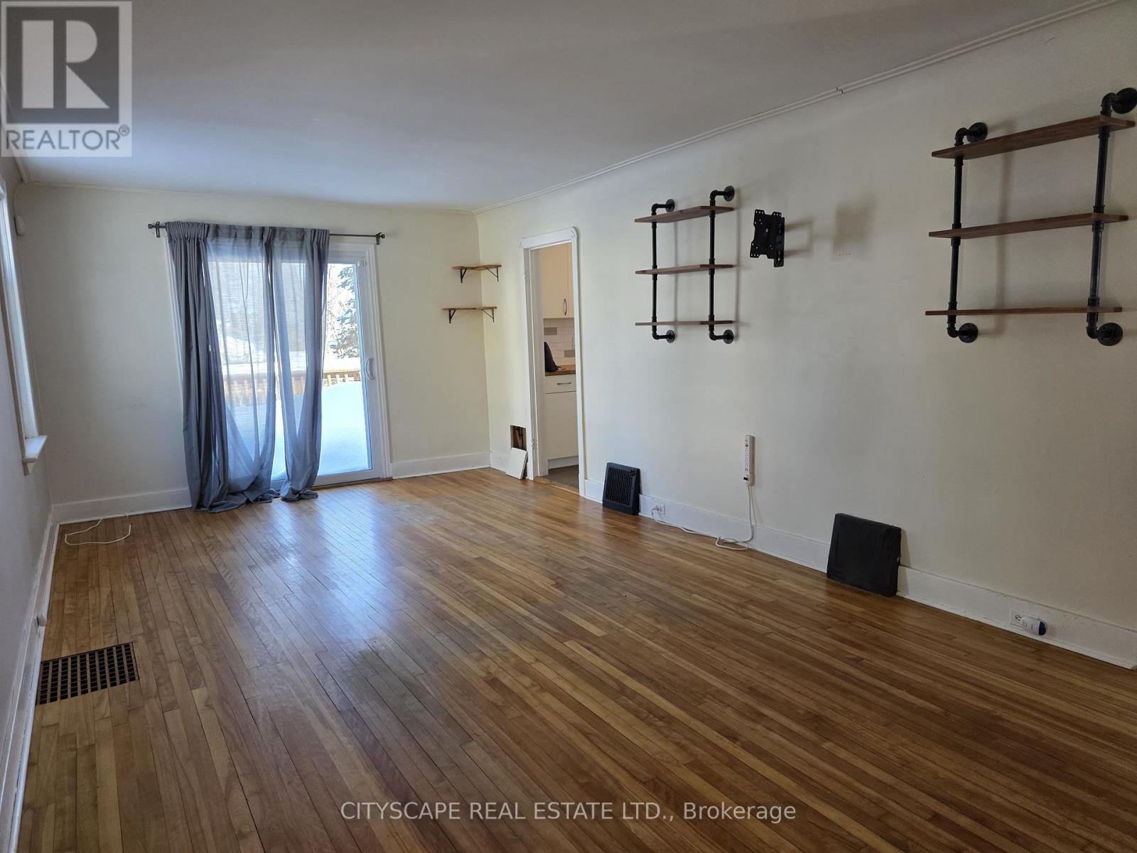 104 Patrick Street, Orillia, Ontario  L3V 5L5 - Photo 15 - S12786758