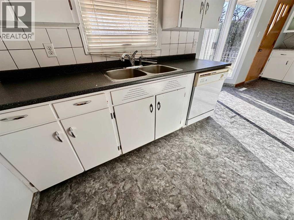 1601 14 Avenue S, Lethbridge, Alberta  T1K 0T6 - Photo 2 - A2285797