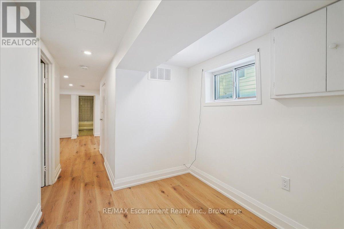 135 Deane Avenue, Oakville, Ontario  L6K 1N2 - Photo 24 - W12786766