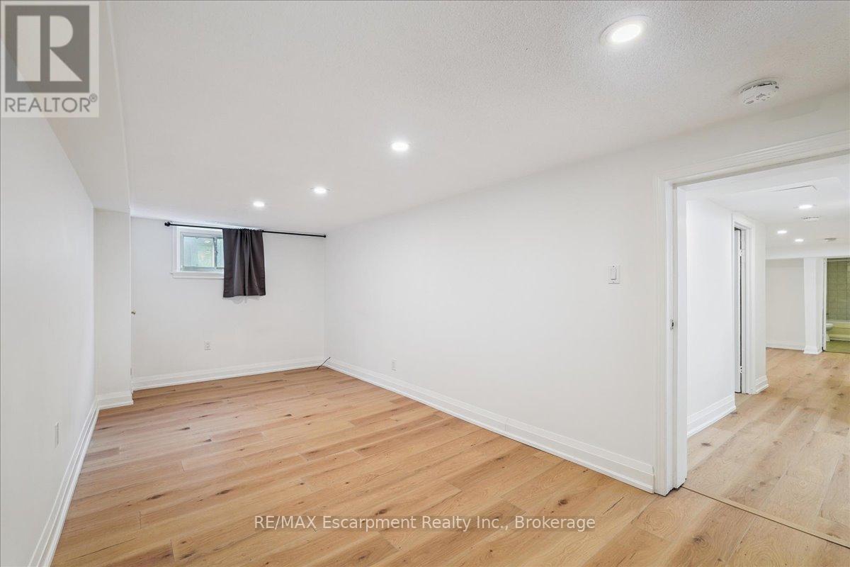 135 Deane Avenue, Oakville, Ontario  L6K 1N2 - Photo 23 - W12786766