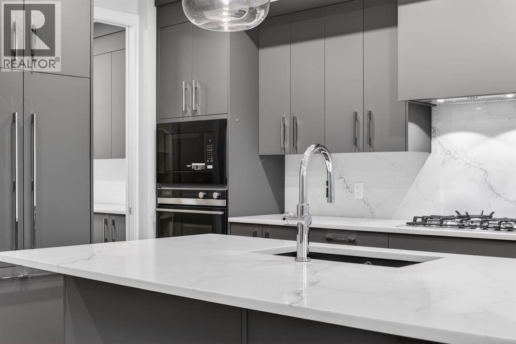 62 Westland Park Sw, Calgary, Alberta  T3H 0W1 - Photo 5 - A2281269