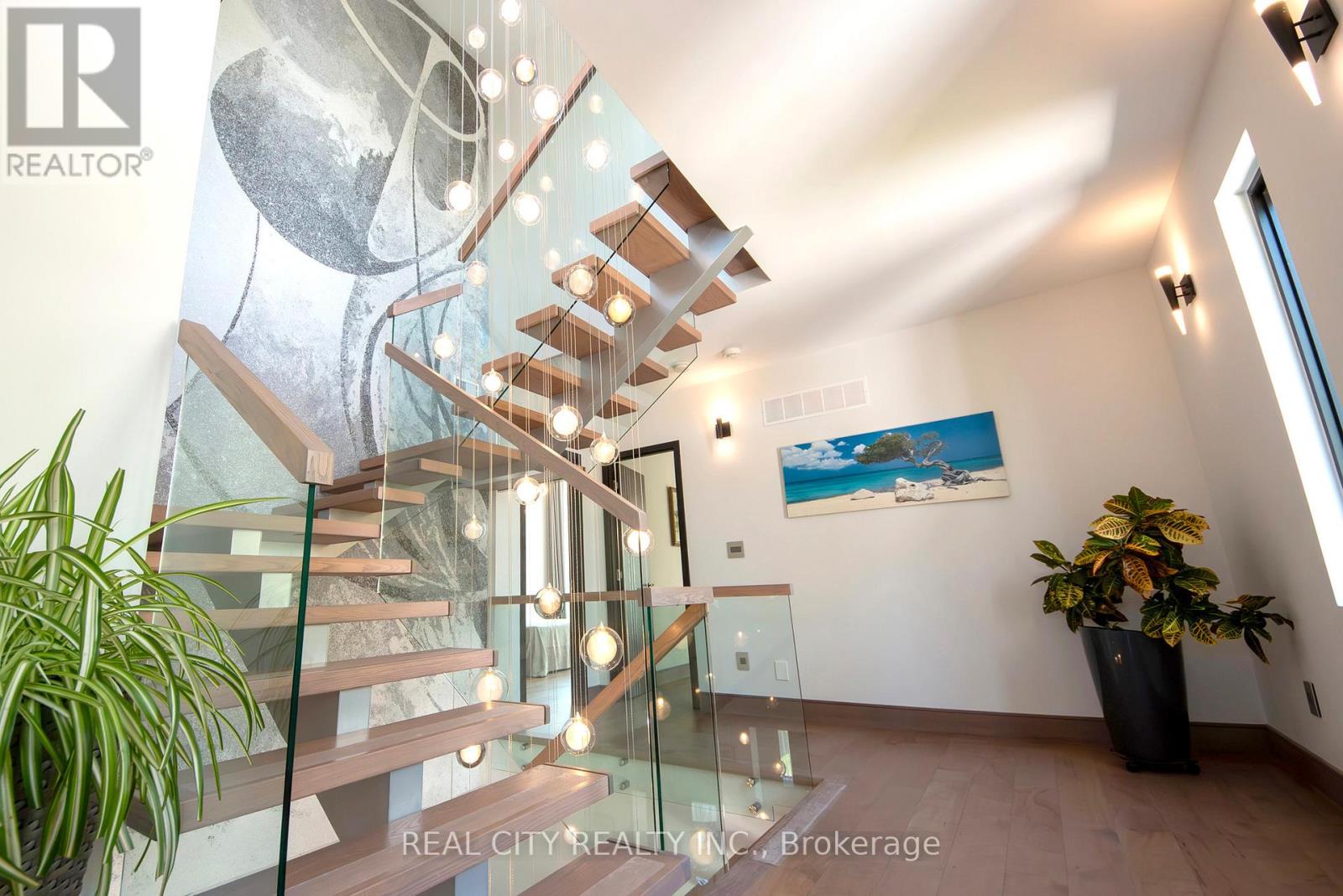 662 Byngmount Avenue, Mississauga, Ontario  L5G 1R4 - Photo 13 - W12786650