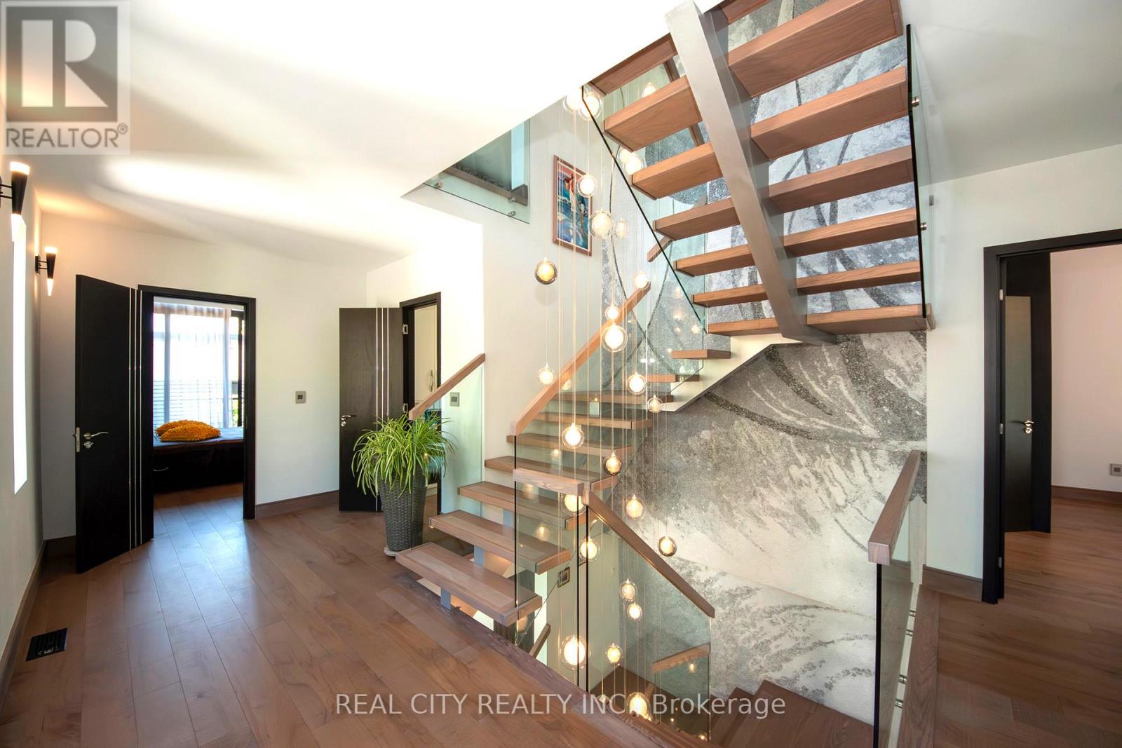 662 Byngmount Avenue, Mississauga, Ontario  L5G 1R4 - Photo 14 - W12786650