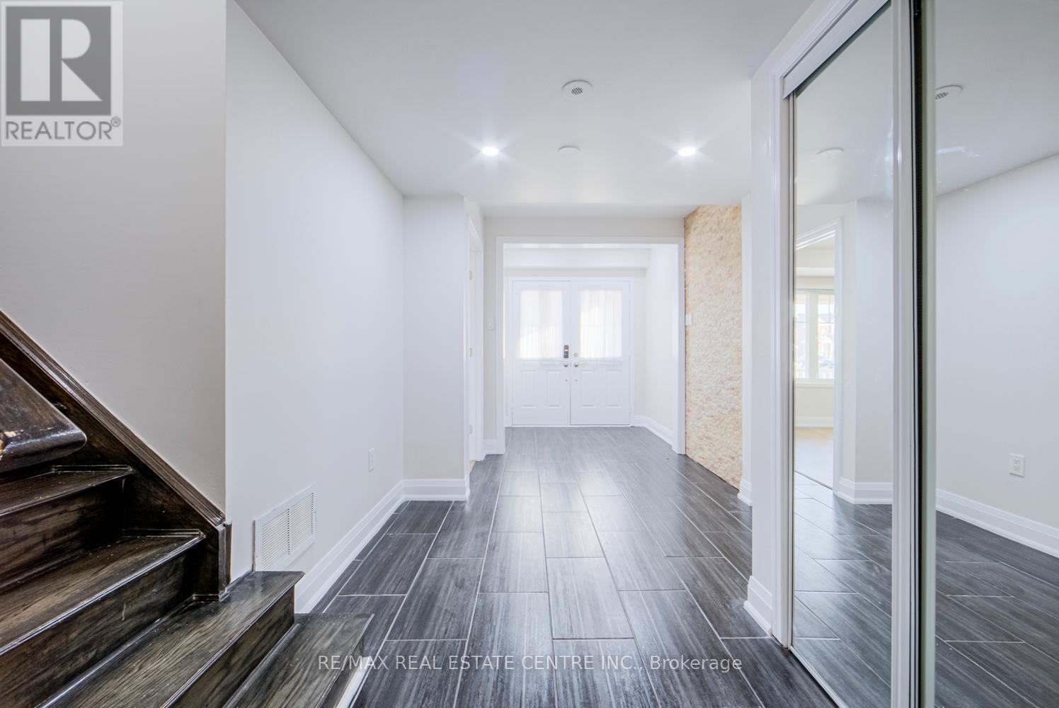 299 Dymott Avenue, Milton, Ontario  L9T 0Z5 - Photo 7 - W12786680