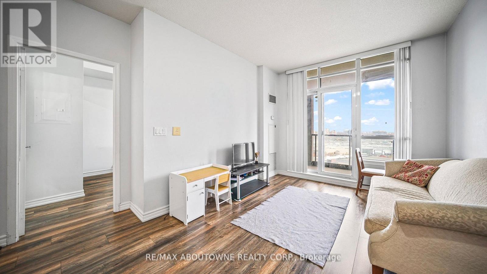 1609 - 388 Prince Of Wales Drive, Mississauga, Ontario  L5B 0A1 - Photo 12 - W12786756