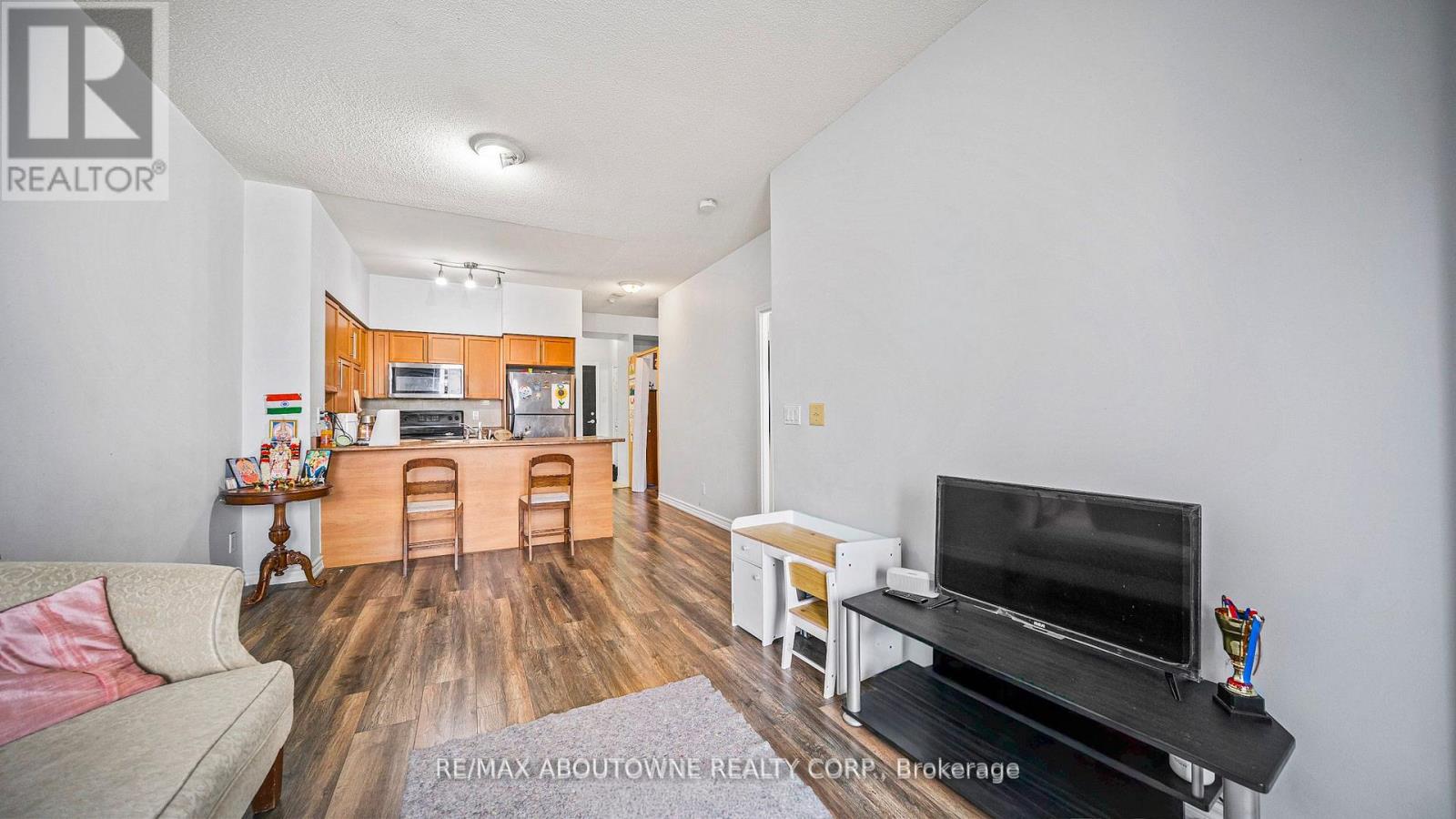 1609 - 388 Prince Of Wales Drive, Mississauga, Ontario  L5B 0A1 - Photo 16 - W12786756