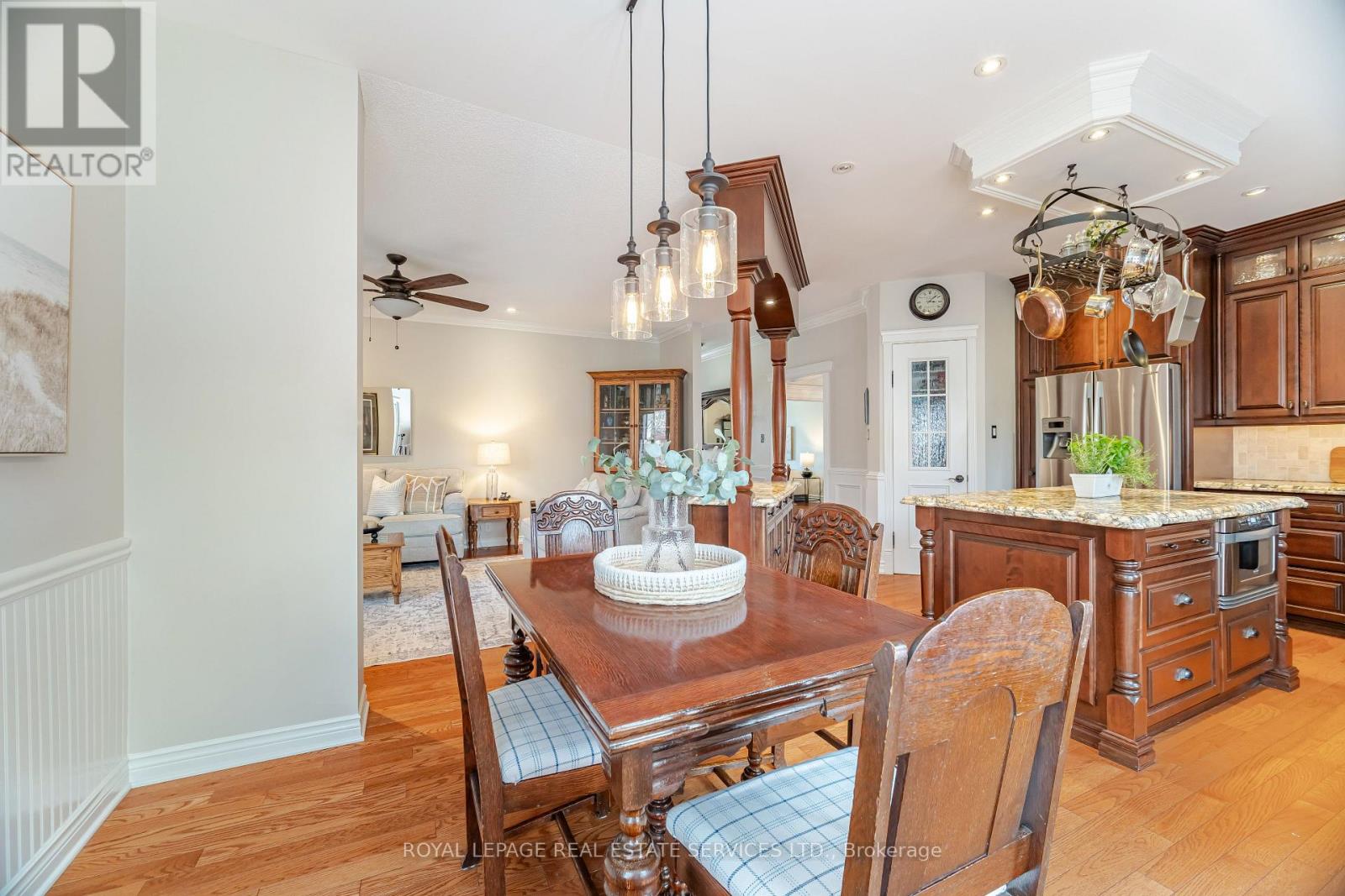 2097 Arbourview Drive, Oakville, Ontario  L6M 3P3 - Photo 12 - W12786760