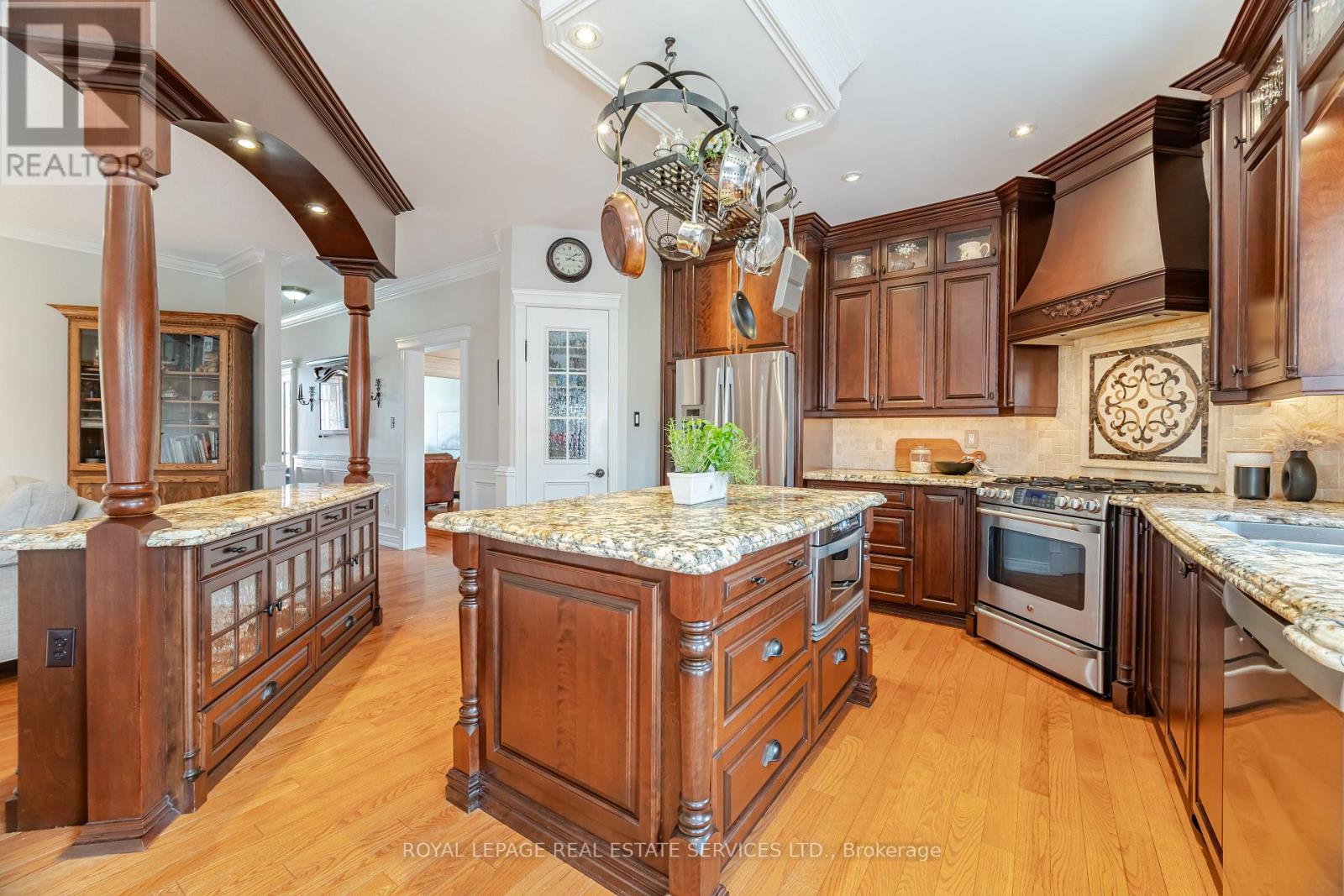 2097 Arbourview Drive, Oakville, Ontario  L6M 3P3 - Photo 14 - W12786760