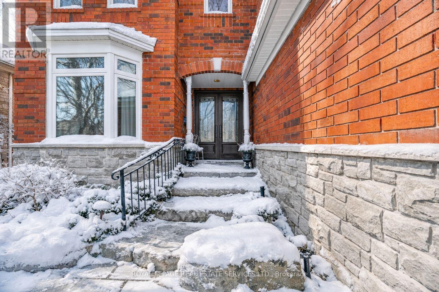 2097 Arbourview Drive, Oakville, Ontario  L6M 3P3 - Photo 2 - W12786760