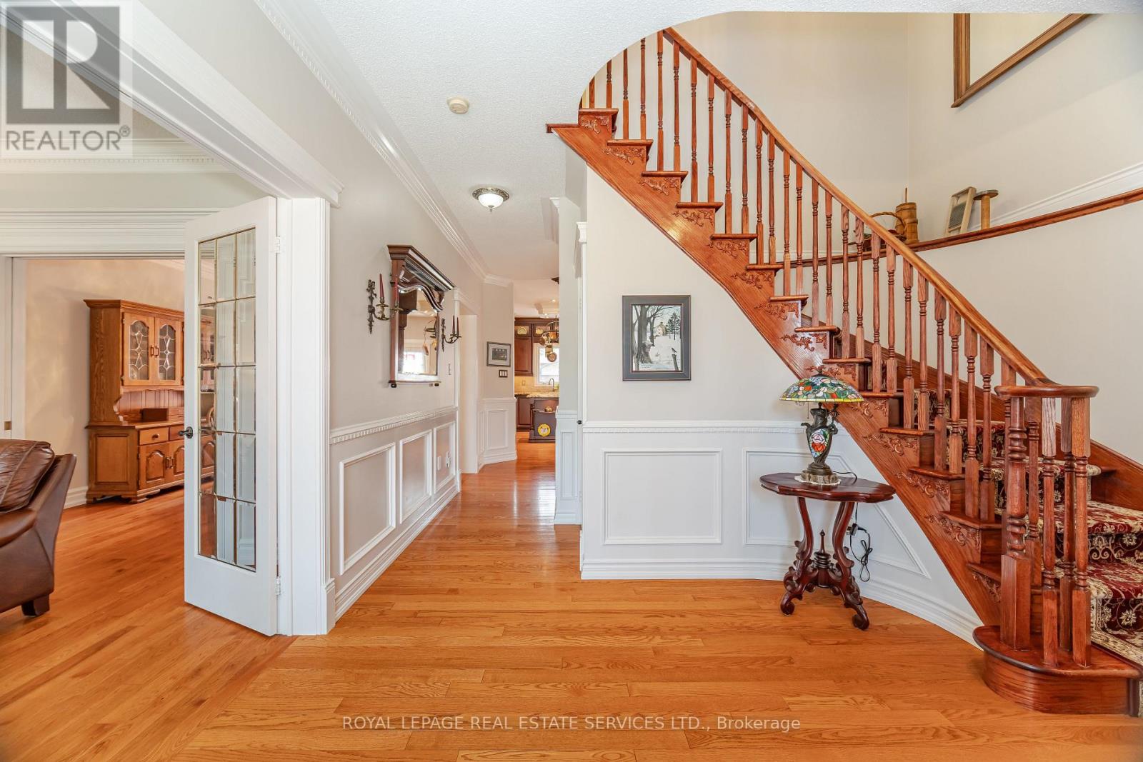 2097 Arbourview Drive, Oakville, Ontario  L6M 3P3 - Photo 3 - W12786760