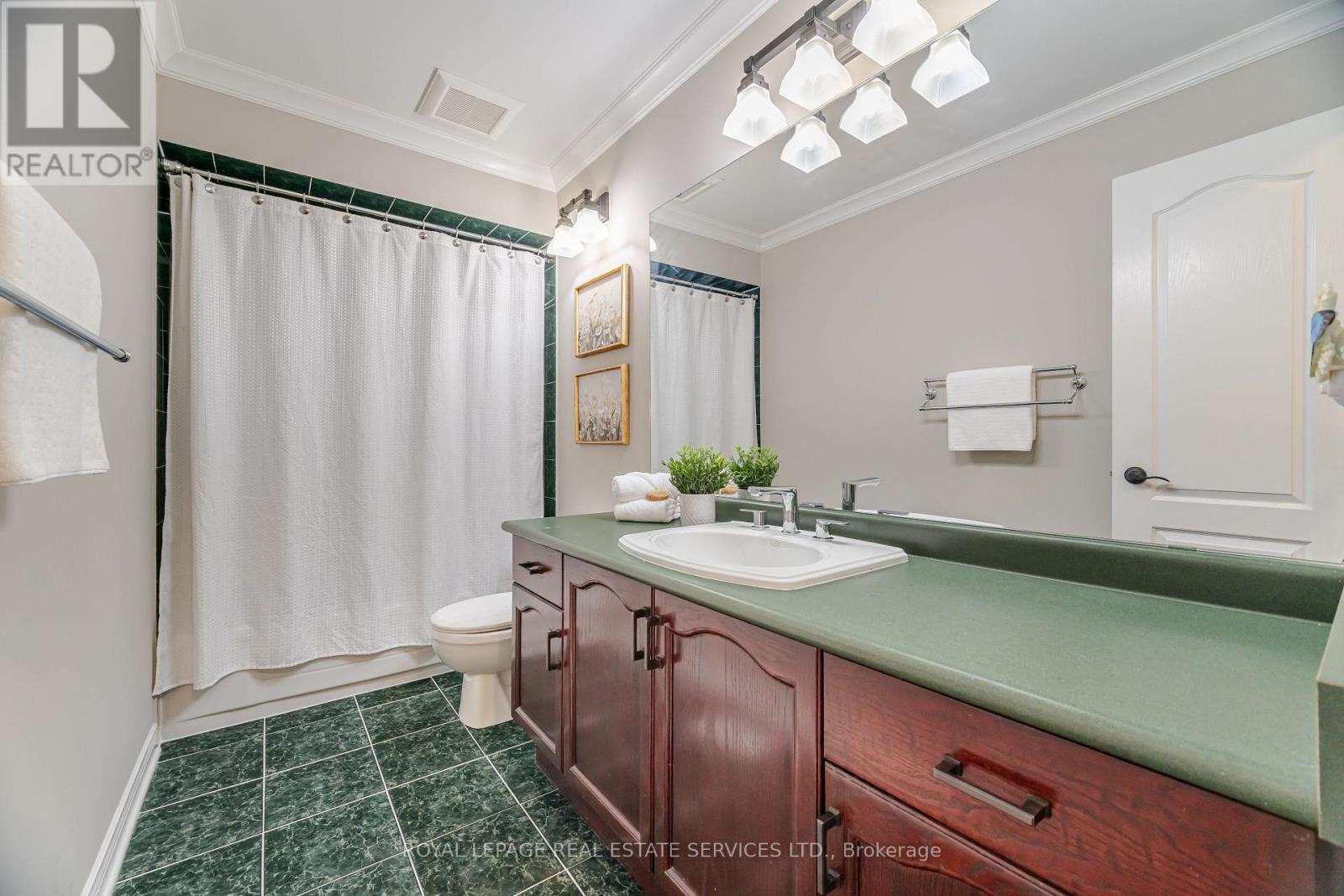 2097 Arbourview Drive, Oakville, Ontario  L6M 3P3 - Photo 33 - W12786760