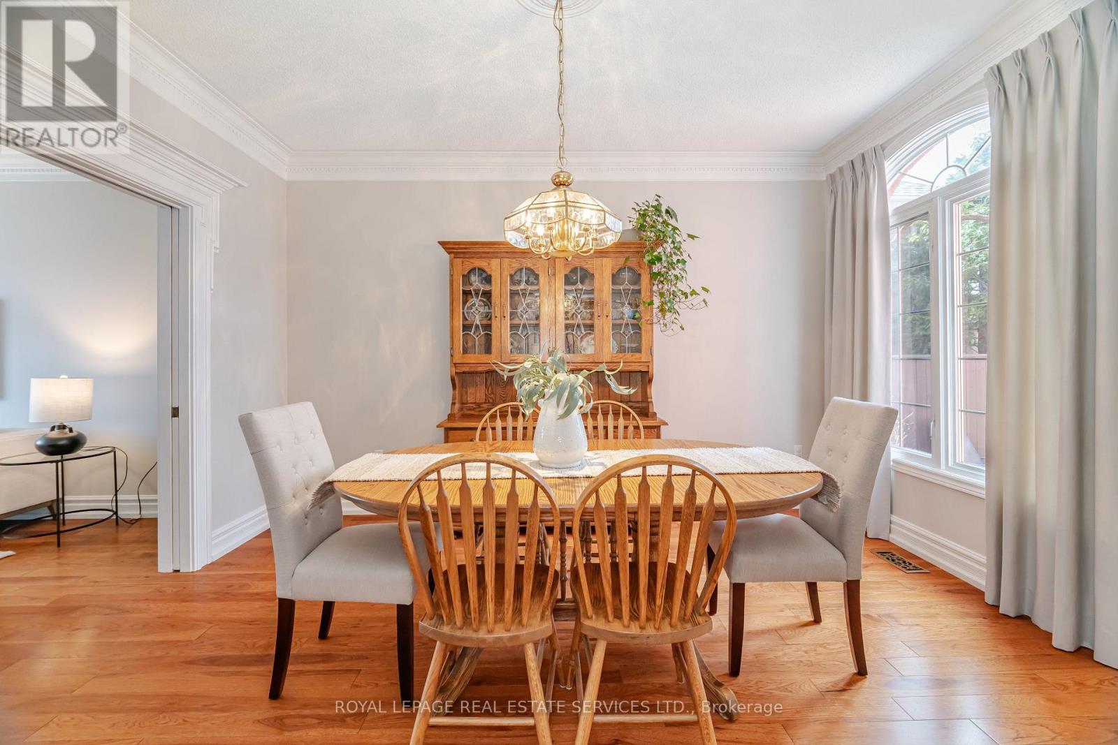 2097 Arbourview Drive, Oakville, Ontario  L6M 3P3 - Photo 6 - W12786760