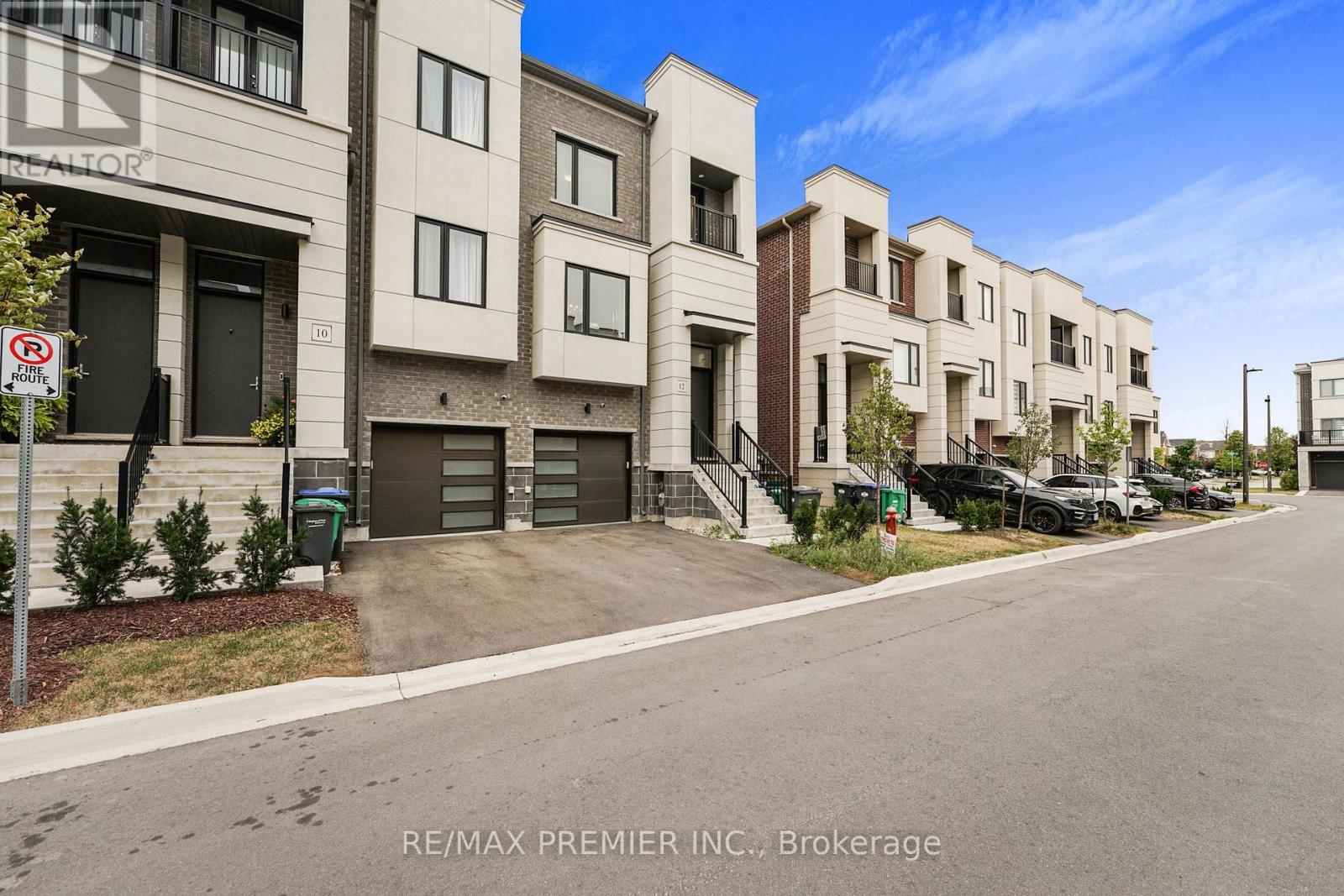 12 Heathrow Lane, Caledon, Ontario  L7E 4M4 - Photo 2 - W12786764