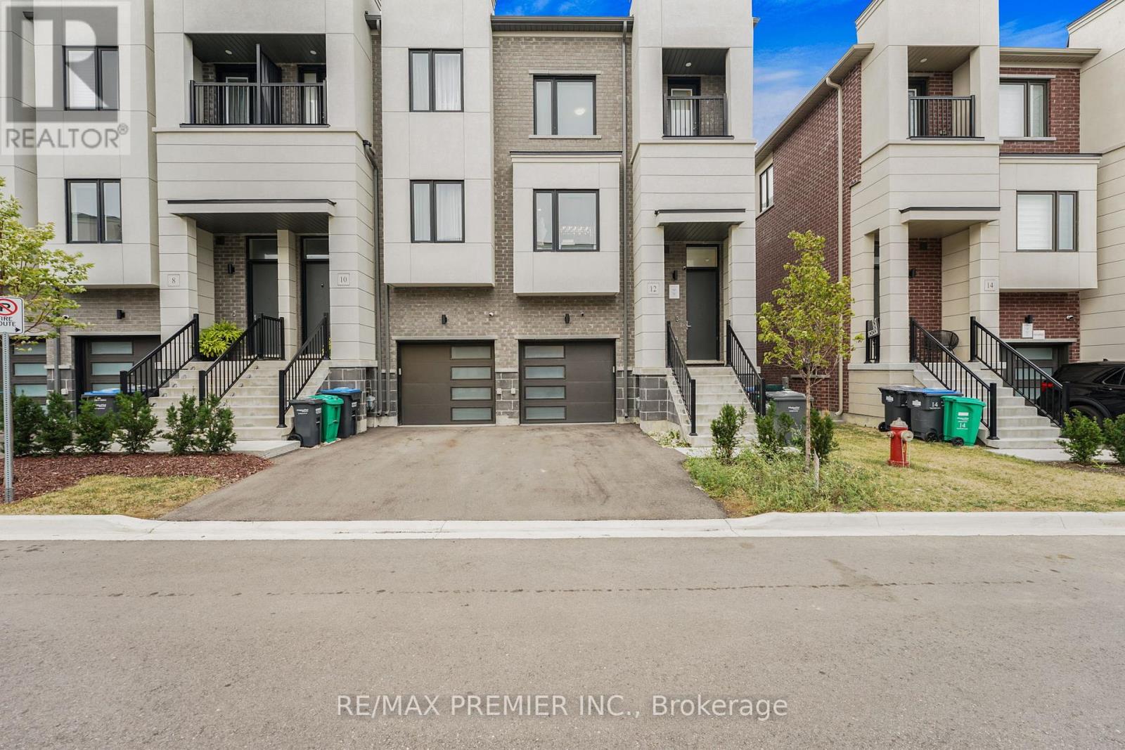 12 Heathrow Lane, Caledon, Ontario  L7E 4M4 - Photo 3 - W12786764