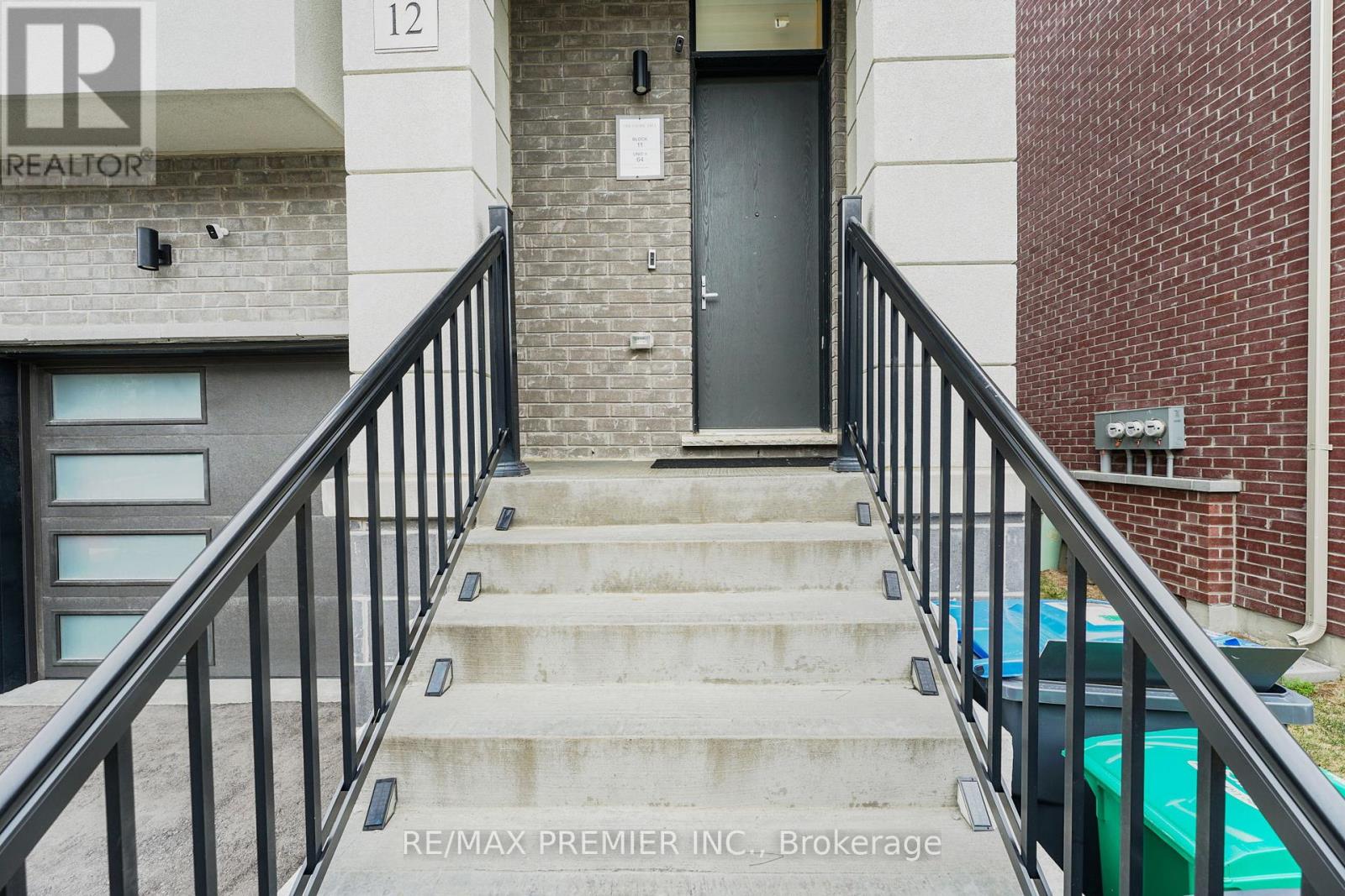 12 Heathrow Lane, Caledon, Ontario  L7E 4M4 - Photo 4 - W12786764