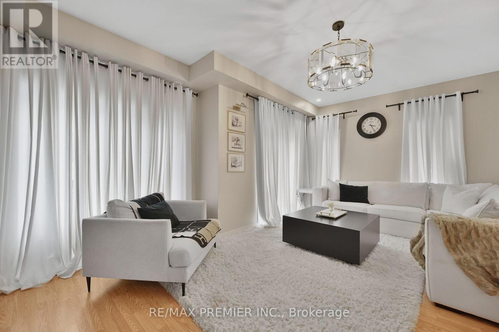 12 Heathrow Lane, Caledon, Ontario  L7E 4M4 - Photo 5 - W12786764