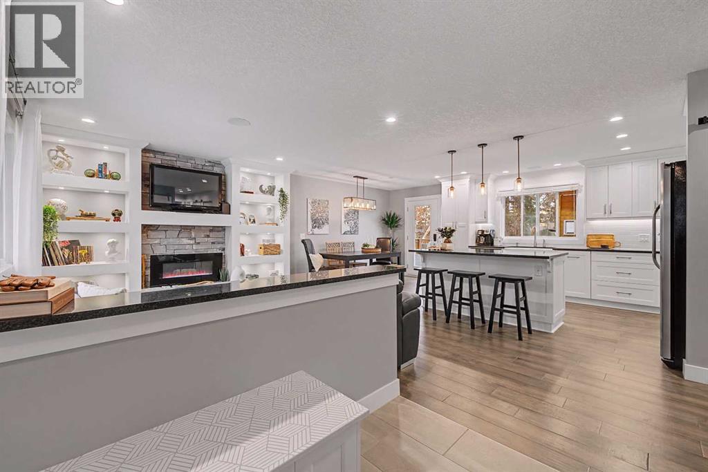 32 Sinclair Crescent Sw, Calgary, Alberta T2W 0L7 - Photo 5 - A2284512