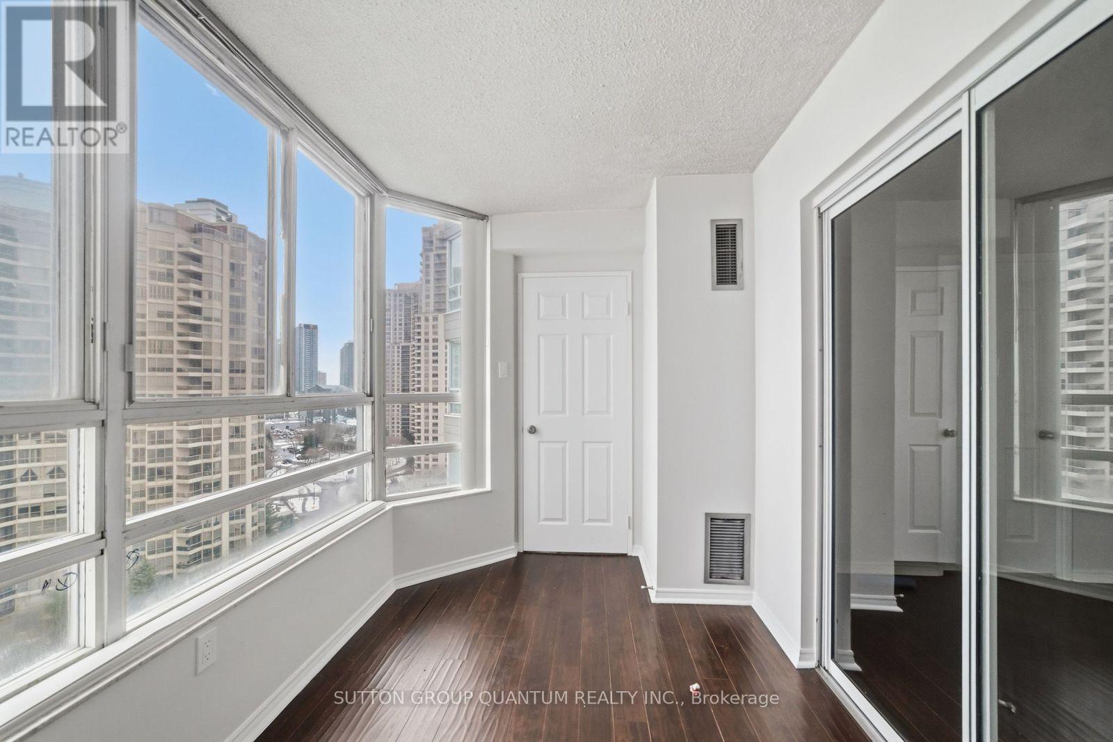 1602 - 50 Kingsbridge Garden, Mississauga, Ontario  L5R 1Y2 - Photo 13 - W12786874