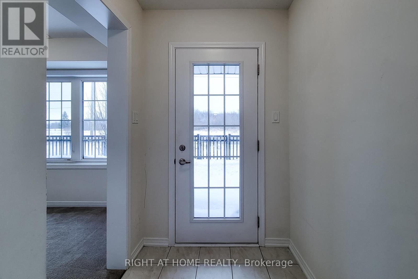 U#33 - 8317 Mulberry Drive, Niagara Falls, Ontario  L2H 3S9 - Photo 4 - X12785768