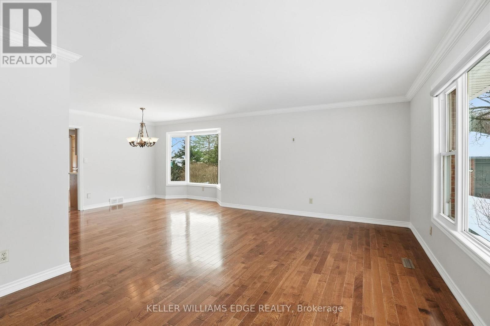 11 Mays Crescent, Hamilton, Ontario  L0R 2H4 - Photo 15 - X12786744