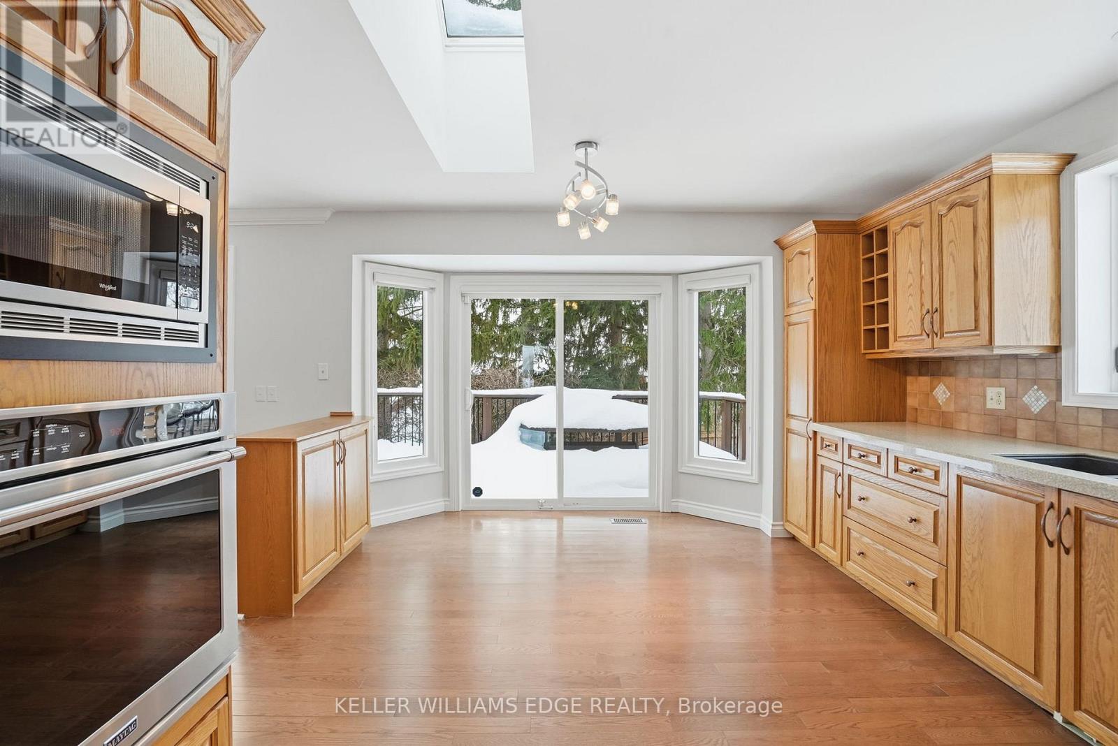 11 Mays Crescent, Hamilton, Ontario  L0R 2H4 - Photo 5 - X12786744