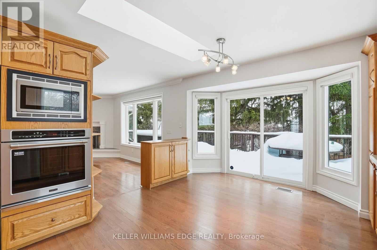 11 Mays Crescent, Hamilton, Ontario  L0R 2H4 - Photo 6 - X12786744