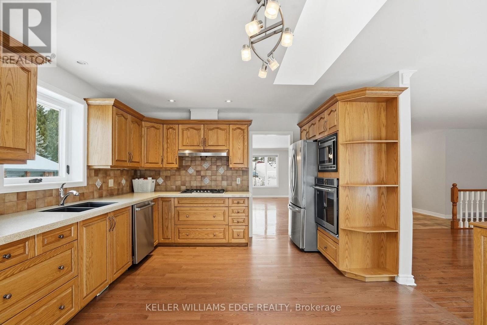 11 Mays Crescent, Hamilton, Ontario  L0R 2H4 - Photo 7 - X12786744