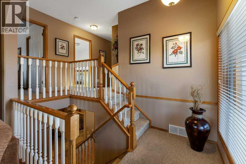 123 Valley Glen Bay Nw, Calgary, Alberta  T3B 5P9 - Photo 25 - A2285785