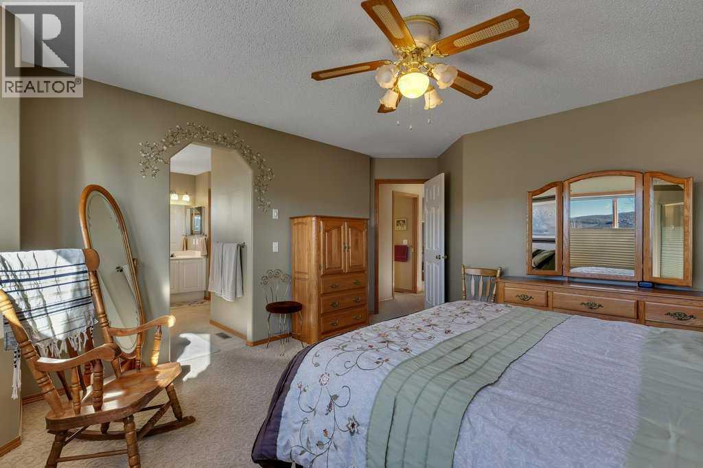 123 Valley Glen Bay Nw, Calgary, Alberta  T3B 5P9 - Photo 30 - A2285785