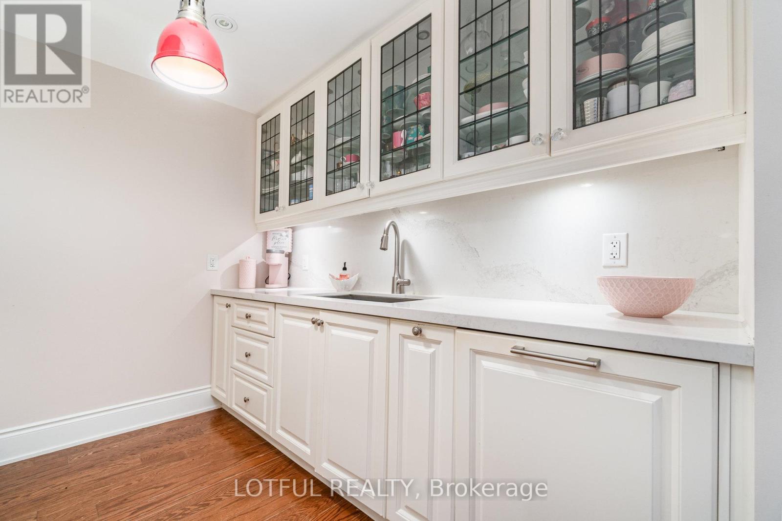 711 - 3500 Lakeshore Road W, Oakville, Ontario  L6L 0B4 - Photo 7 - W12786952