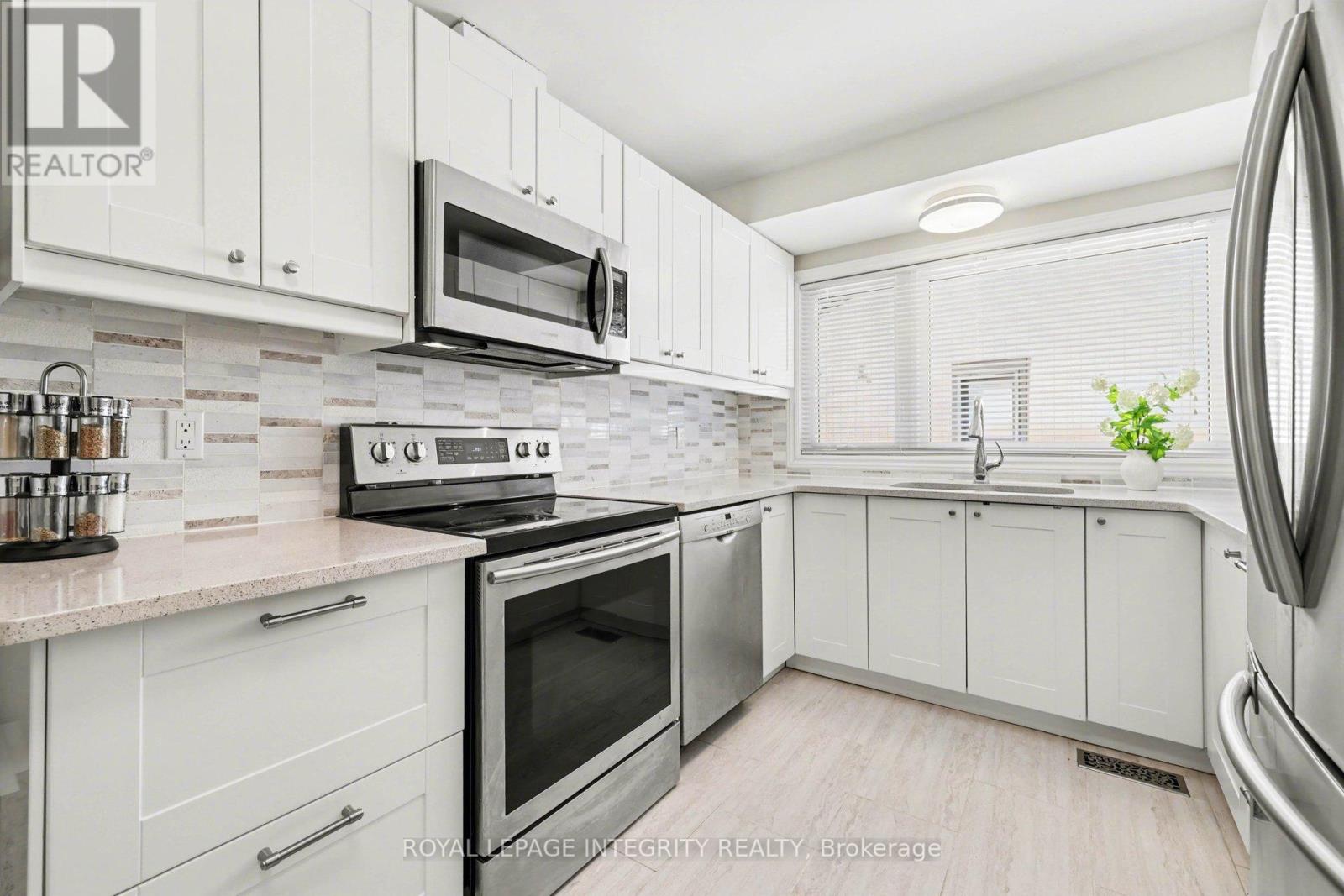 16 Pebble Beach Court, Ottawa, Ontario  K2S 1B9 - Photo 11 - X12786882