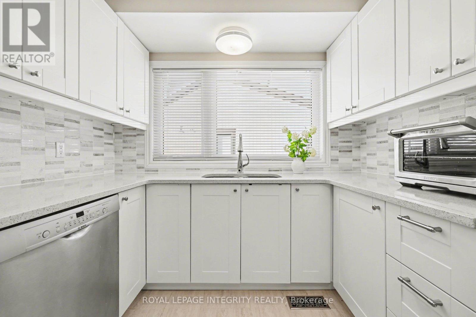 16 Pebble Beach Court, Ottawa, Ontario  K2S 1B9 - Photo 12 - X12786882