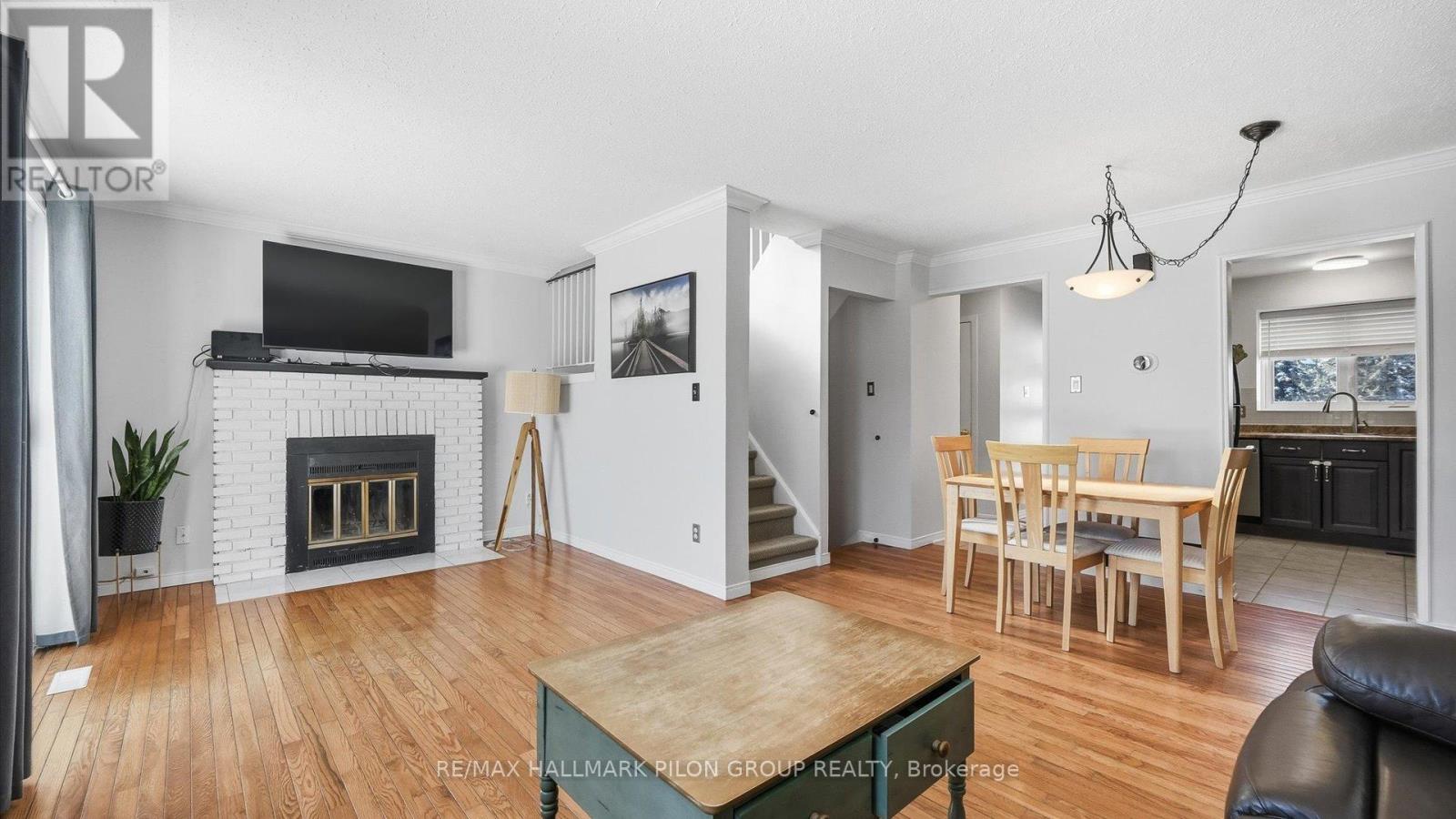 1853 Brousseau Crescent, Ottawa, Ontario  K1C 2Y5 - Photo 3 - X12786898