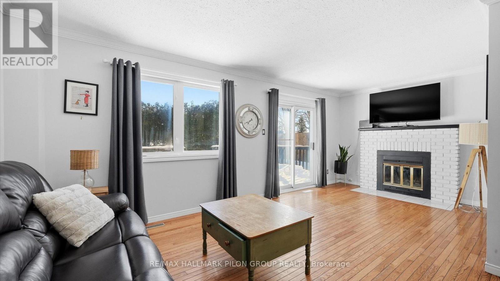 1853 Brousseau Crescent, Ottawa, Ontario  K1C 2Y5 - Photo 4 - X12786898