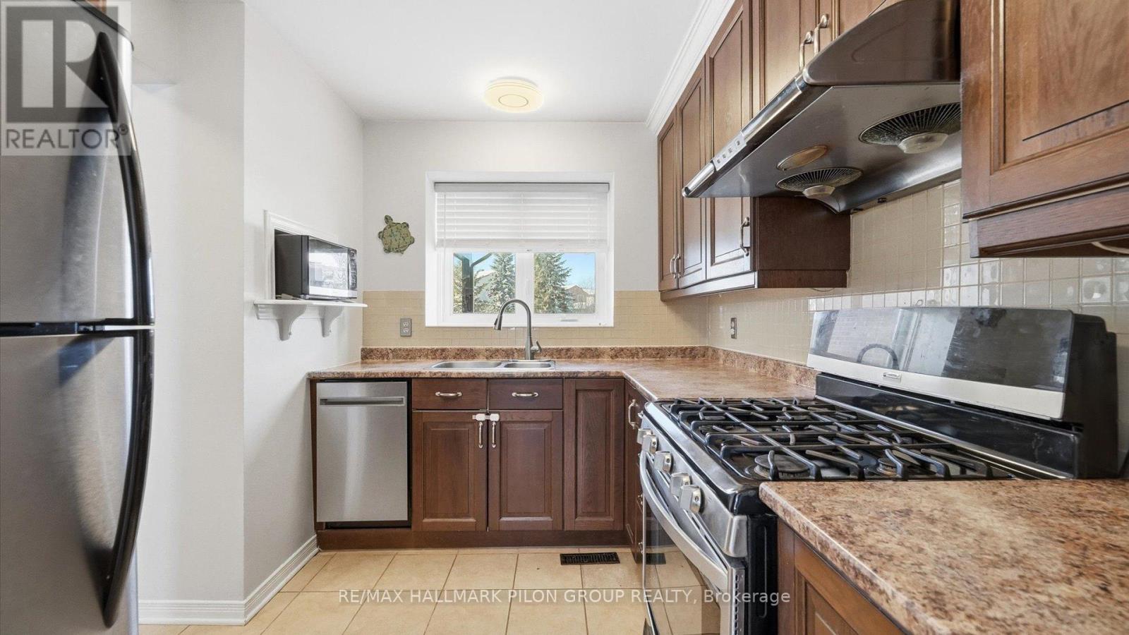 1853 Brousseau Crescent, Ottawa, Ontario  K1C 2Y5 - Photo 5 - X12786898