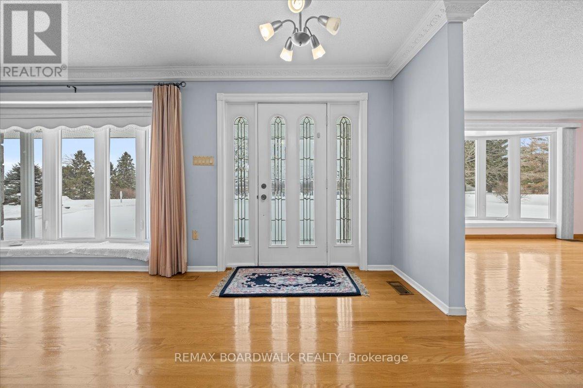 4547 Carlsbad Lane, Ottawa, Ontario  K0A 3H0 - Photo 2 - X12786906