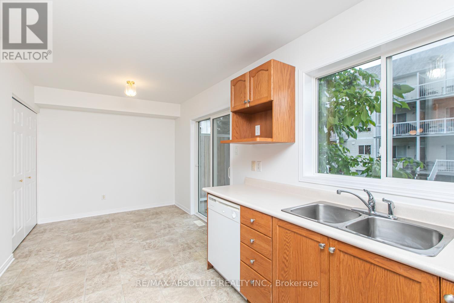 246 Gershwin Private, Ottawa, Ontario  K2H 1G5 - Photo 12 - X12786984