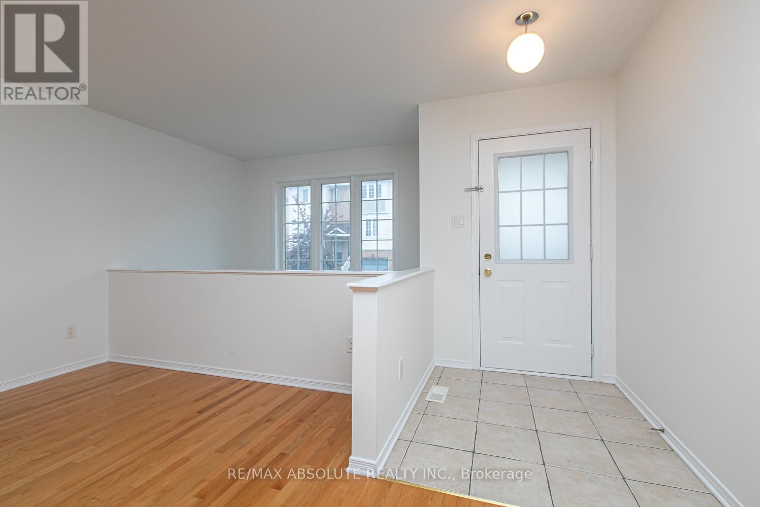 246 Gershwin Private, Ottawa, Ontario  K2H 1G5 - Photo 2 - X12786984