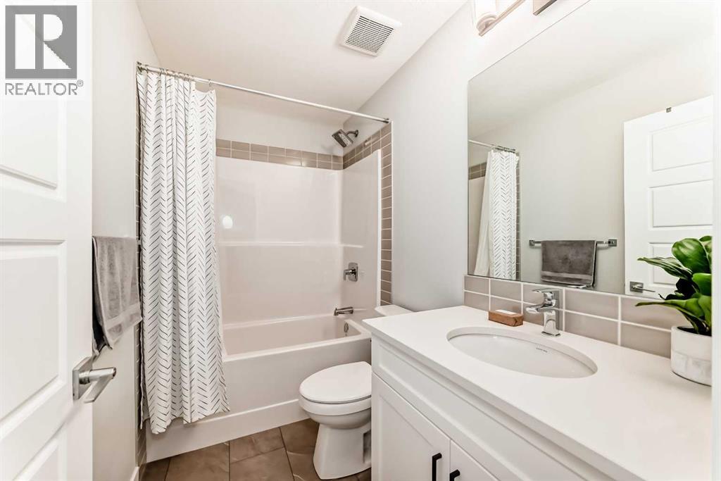 32 Creekstone Landing Sw, Calgary, Alberta  T2X 5E5 - Photo 25 - A2284901