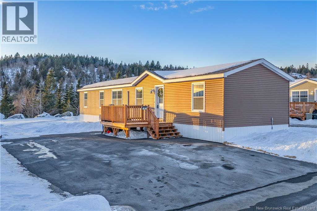 17 Rex Hurley Boulevard, Saint John, New Brunswick  E2H 0B6 - Photo 1 - NB133394