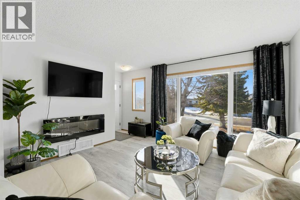 101 Erickson Drive, Red Deer, Alberta  T4R 1X9 - Photo 13 - A2285144